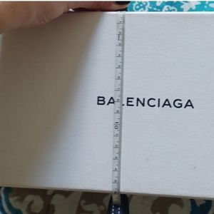 Empty balenciaga shoe box comes as on the description